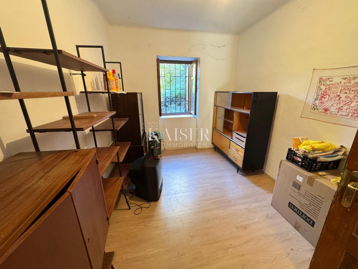 Casa da ristrutturare con potenziale nel tranquillo entroterra di Crikvenica