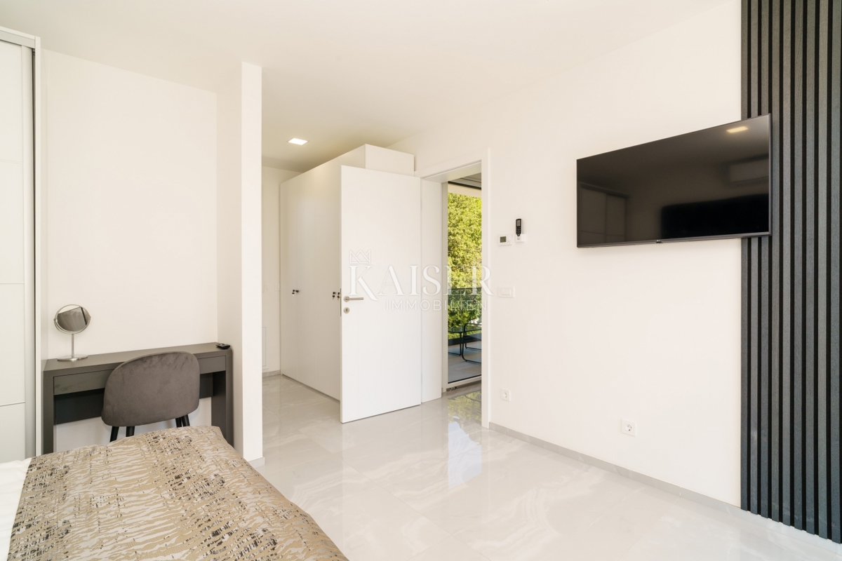 Novi Vinodolski, Bribir - villa arredata con una splendida vista sul mare