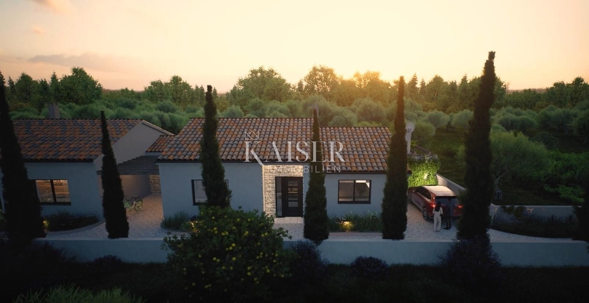 Istria - Parenzo, casa con tre camere da letto, piano terra. 