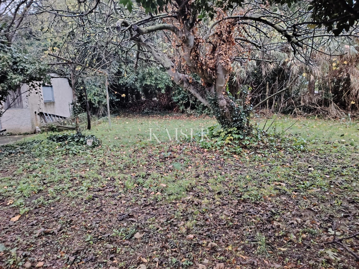 Istria, Pola - terreno edificabile in posizione privilegiata