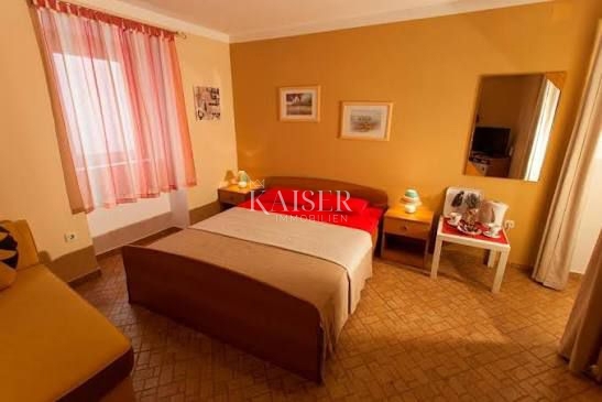 Cherso, struttura ricettiva e residenziale con ristorante, appartamenti e camere