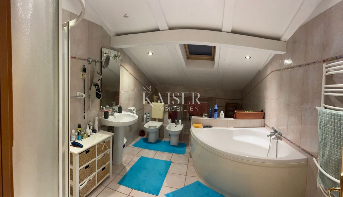 Cherso, struttura ricettiva e residenziale con ristorante, appartamenti e camere