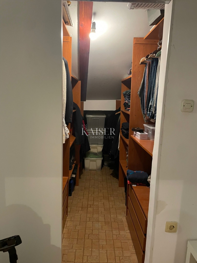 Cherso, struttura ricettiva e residenziale con ristorante, appartamenti e camere