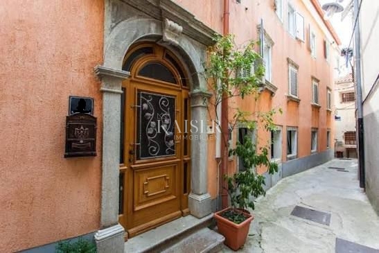 Cherso, struttura ricettiva e residenziale con ristorante, appartamenti e camere