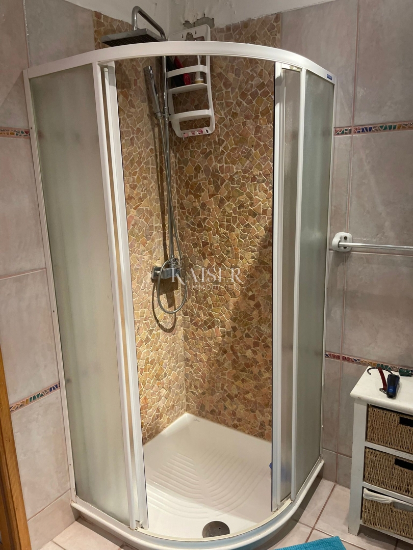 Cherso, struttura ricettiva e residenziale con ristorante, appartamenti e camere