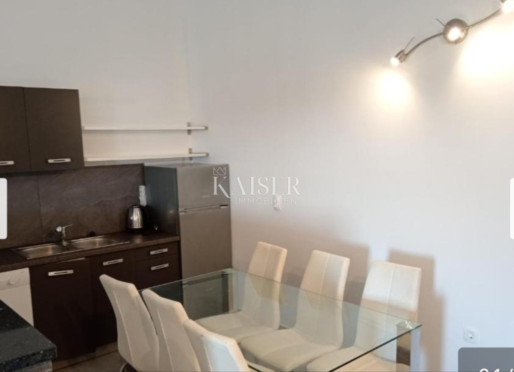 Istria, Pola - Casa con 5 appartamenti e due piscine