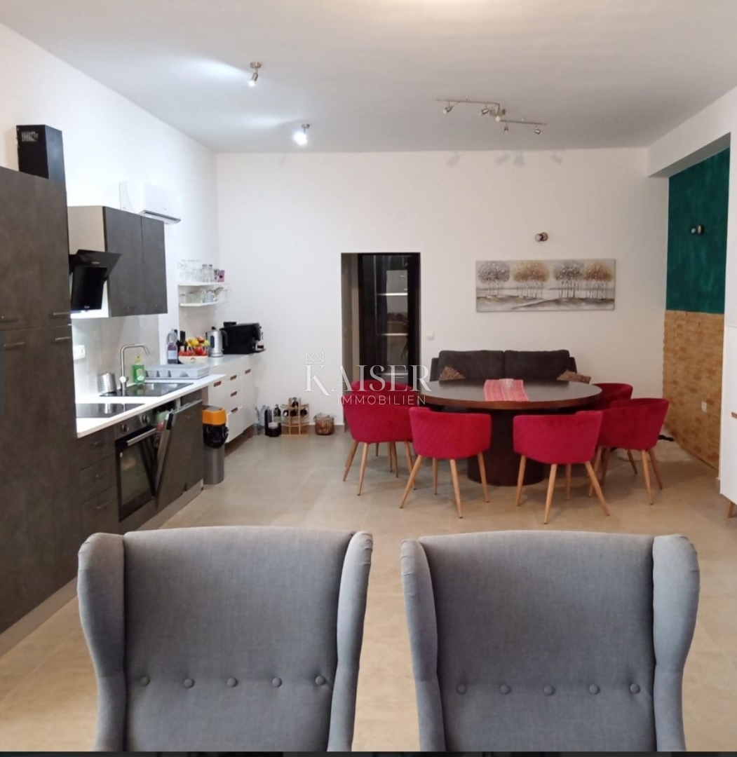 Istria, Pola - Casa con 5 appartamenti e due piscine