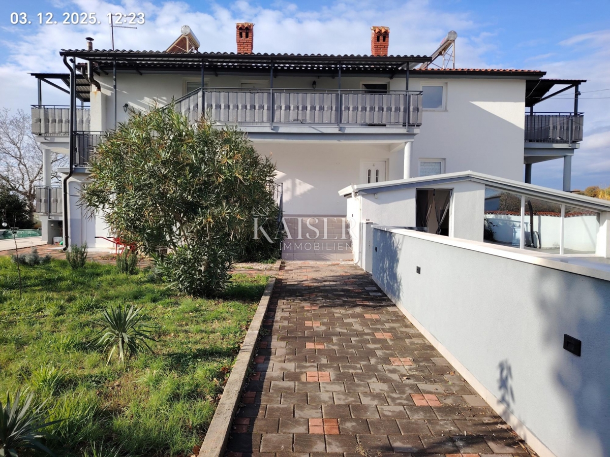 Istria, Pola - Casa con 5 appartamenti e due piscine