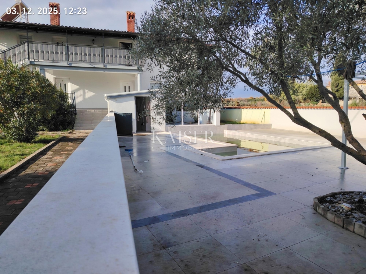 Istria, Pola - Casa con 5 appartamenti e due piscine