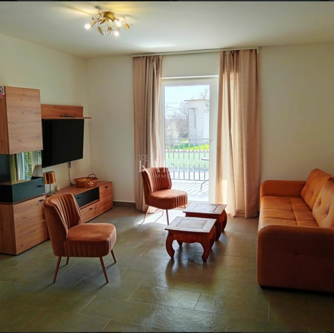 Istria, Pola - Casa con 5 appartamenti e due piscine