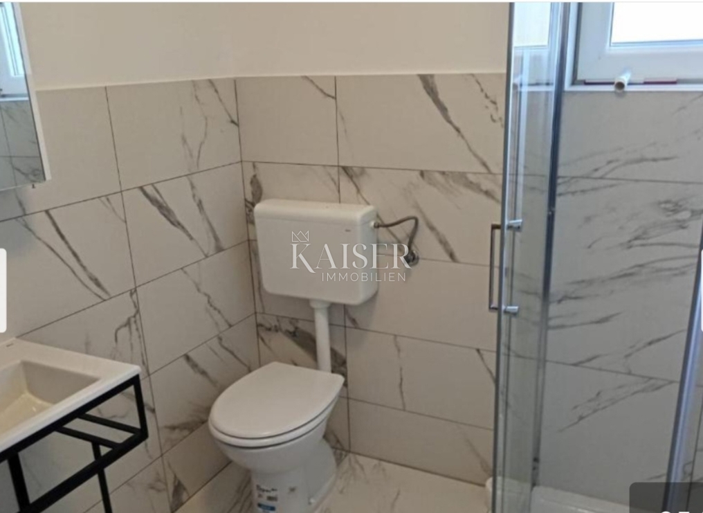 Istria, Pola - Casa con 5 appartamenti e due piscine