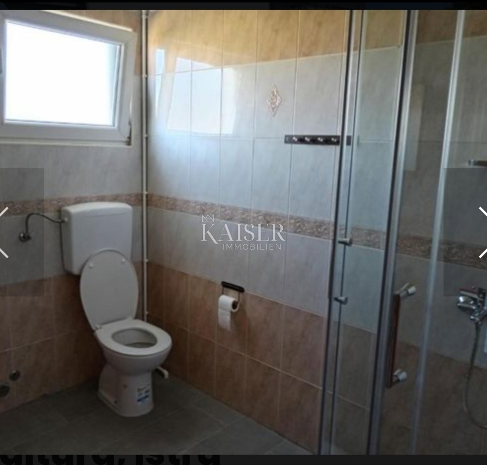 Istria, Pola - Casa con 5 appartamenti e due piscine