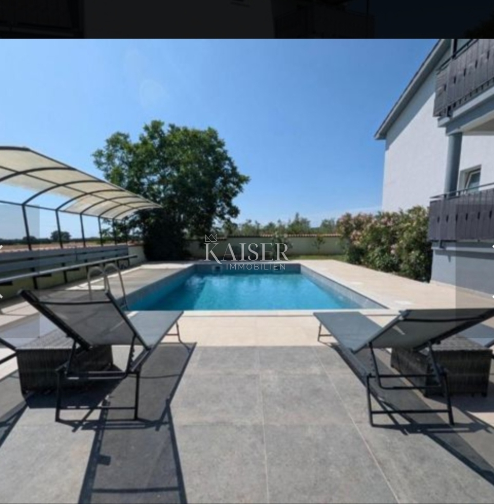 Istria, Pola - Casa con 5 appartamenti e due piscine