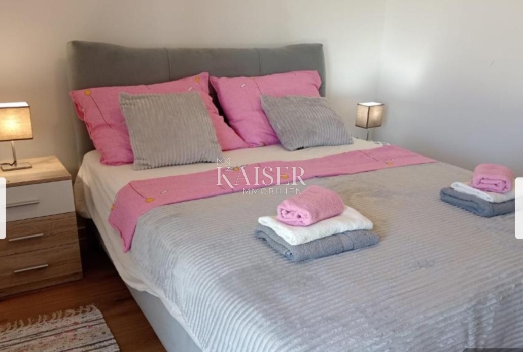 Istria, Pola - Casa con 5 appartamenti e due piscine