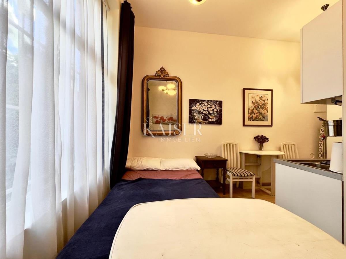 Opatija – Due monolocali in villa storica in seconda fila al mare, terrazza, giardino, 2 posti auto