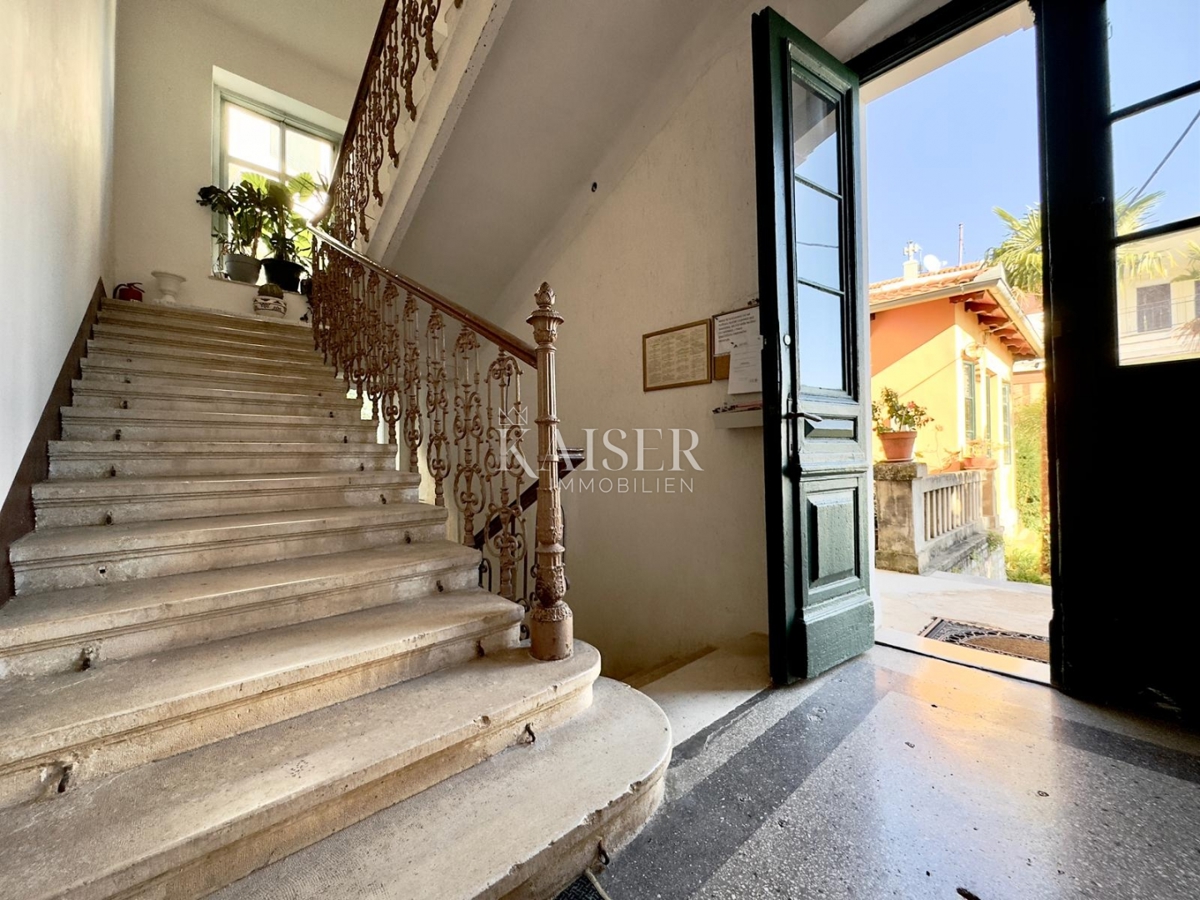 Opatija – Due monolocali in villa storica in seconda fila al mare, terrazza, giardino, 2 posti auto