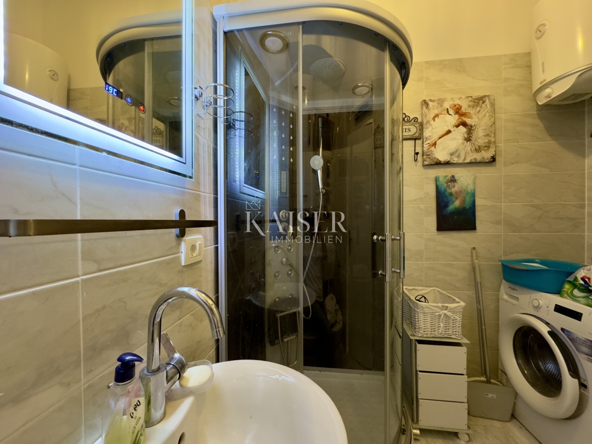 Opatija – Due monolocali in villa storica in seconda fila al mare, terrazza, giardino, 2 posti auto