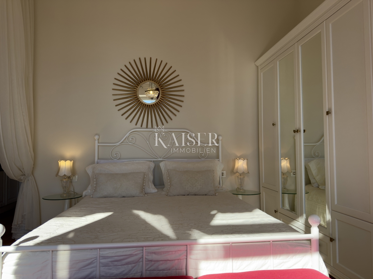 Opatija – Due monolocali in villa storica in seconda fila al mare, terrazza, giardino, 2 posti auto