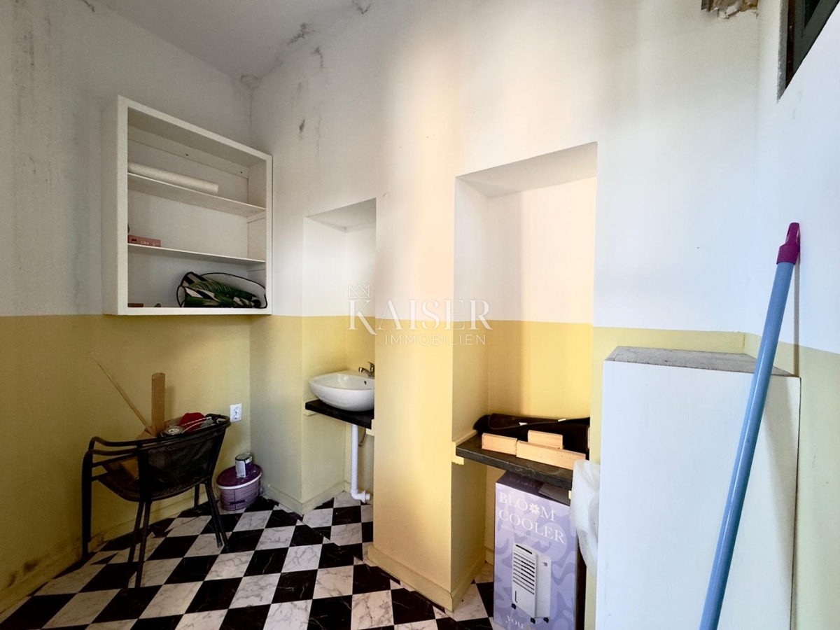 Opatija – Due monolocali in villa storica in seconda fila al mare, terrazza, giardino, 2 posti auto