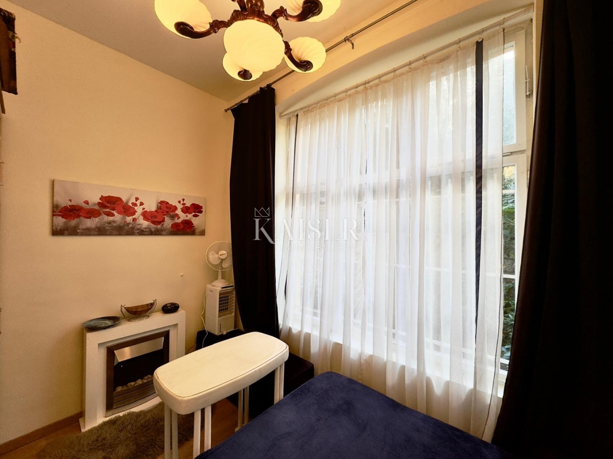 Opatija – Due monolocali in villa storica in seconda fila al mare, terrazza, giardino, 2 posti auto