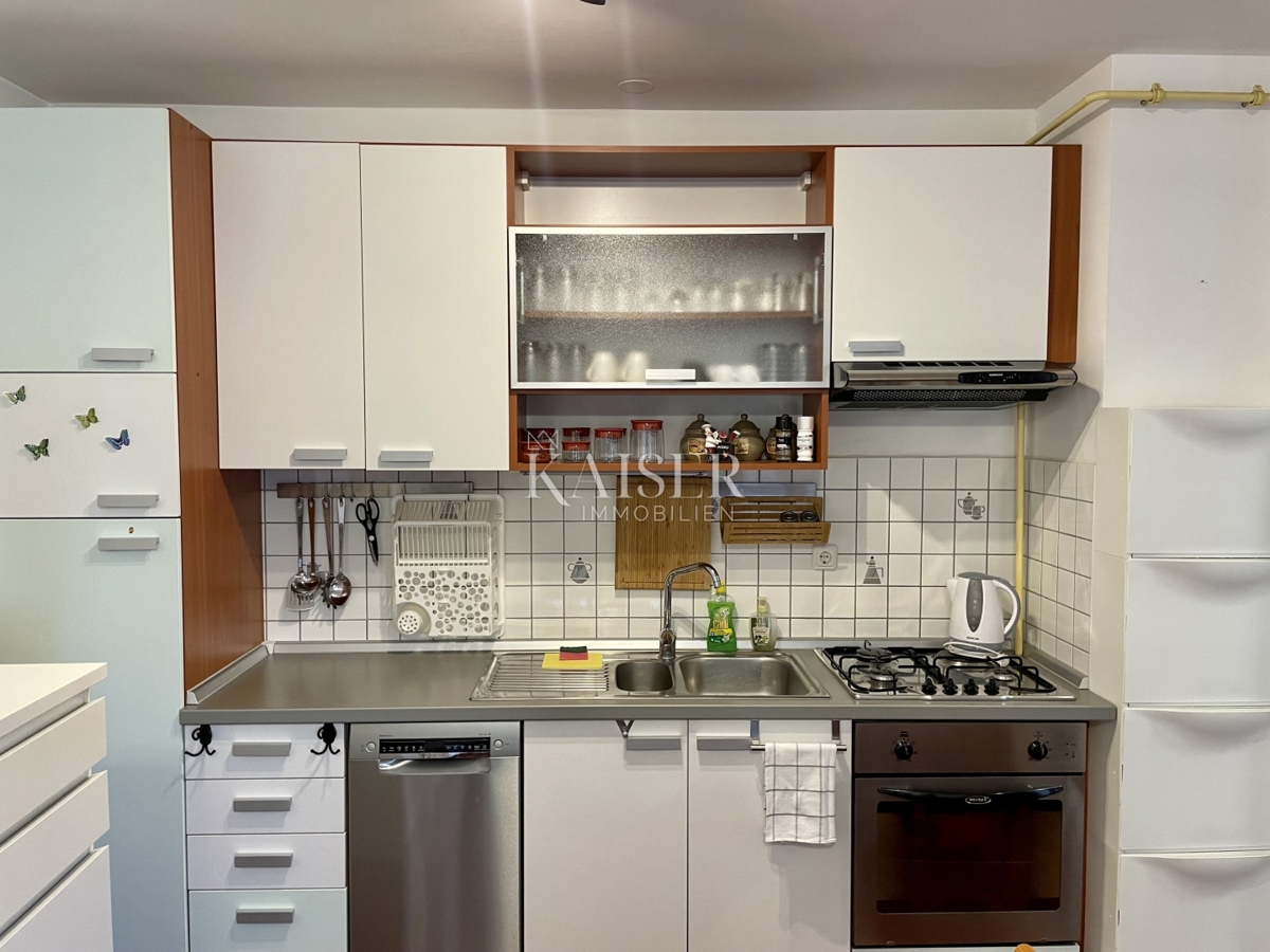 Abbazia, nuova costruzione, appartamento con due camere da letto e balcone al primo piano