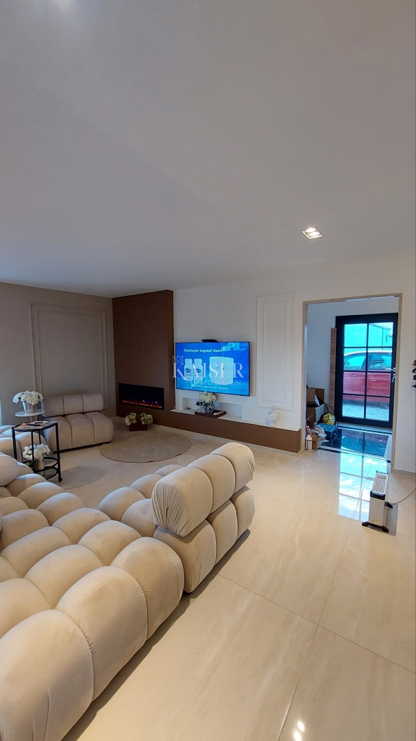 Istria, Buie - villa di lusso con cantina, sala intrattenimento, cinema...vista mare e uliveto