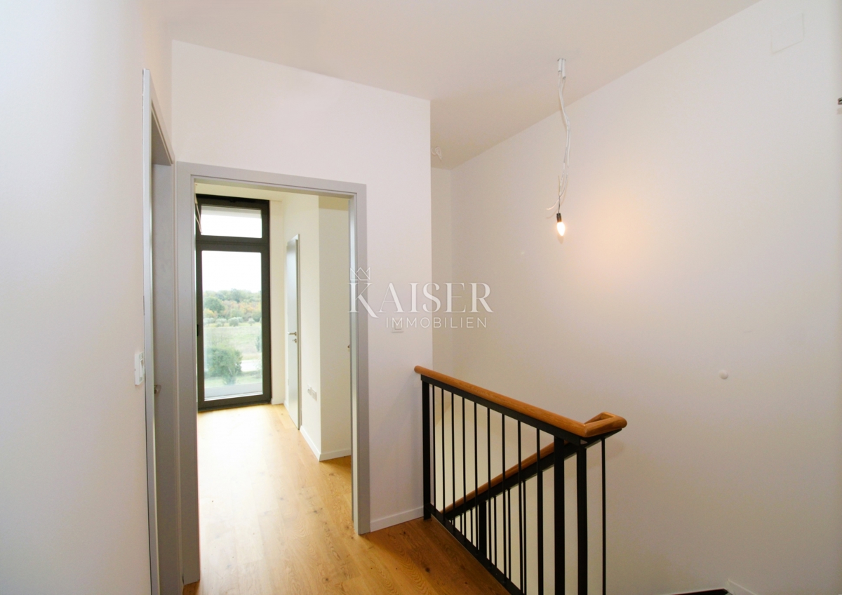 Istria, Rovigno - moderno appartamento duplex di 100 m2 con giardino e parcheggio