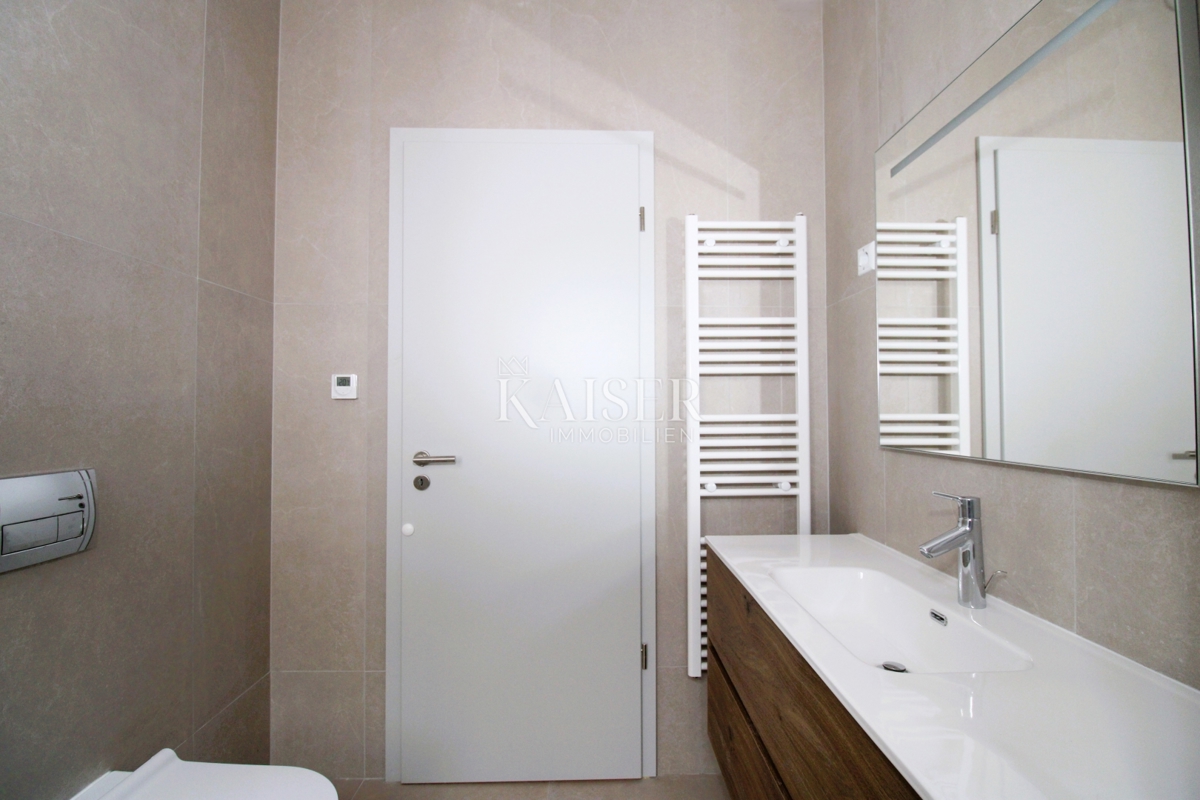 Istria, Rovigno - moderno appartamento duplex di 100 m2 con giardino e parcheggio