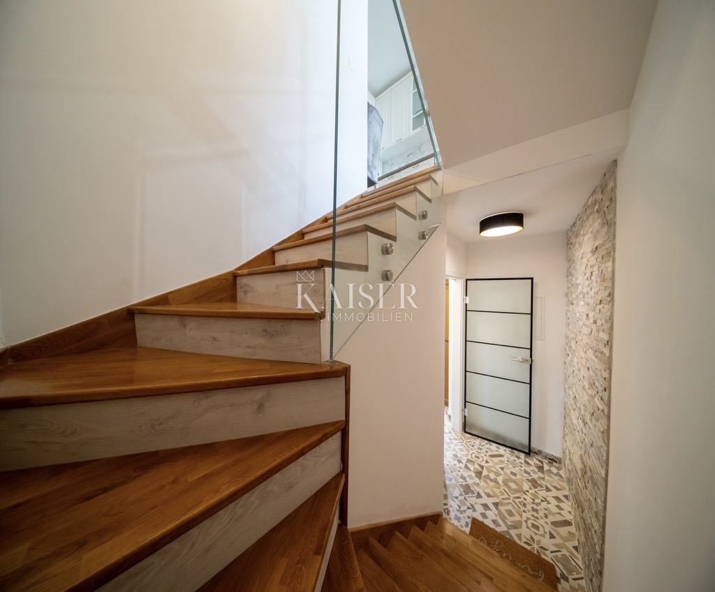 Appartamento ristorante fronte mare Casa a Rogoznica