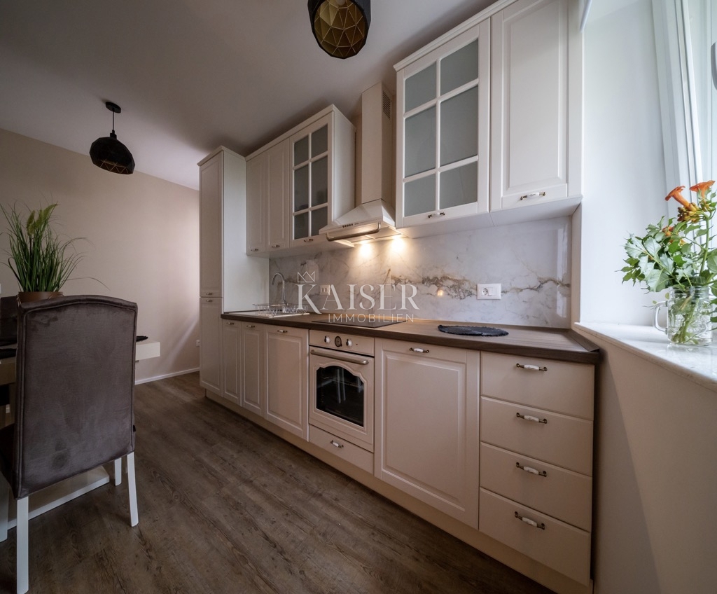 Appartamento ristorante fronte mare Casa a Rogoznica