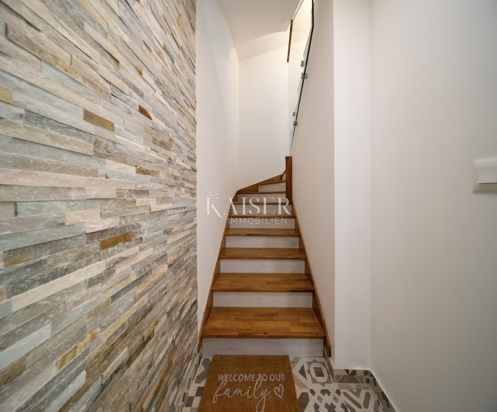 Appartamento ristorante fronte mare Casa a Rogoznica