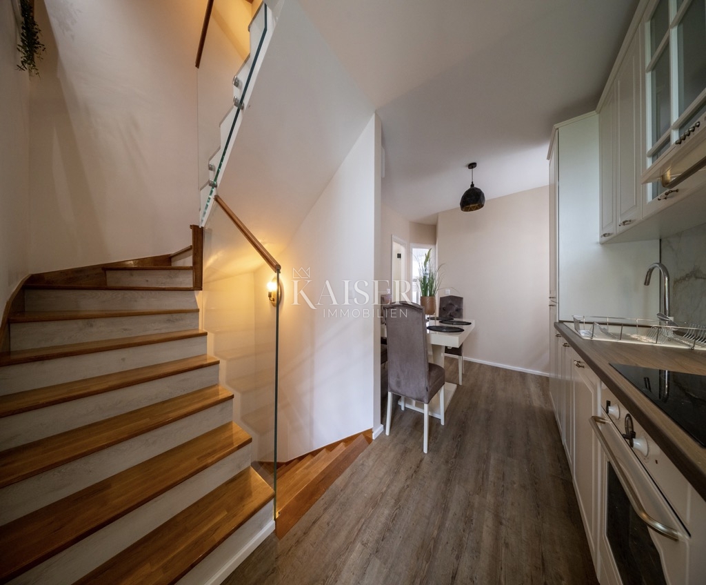 Appartamento ristorante fronte mare Casa a Rogoznica