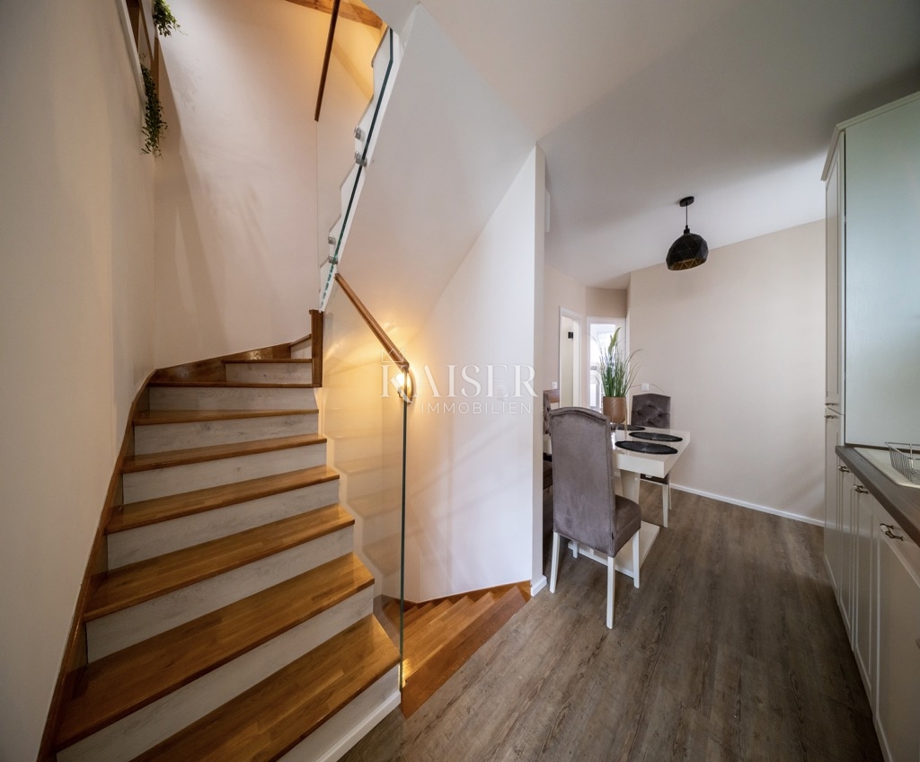 Appartamento ristorante fronte mare Casa a Rogoznica