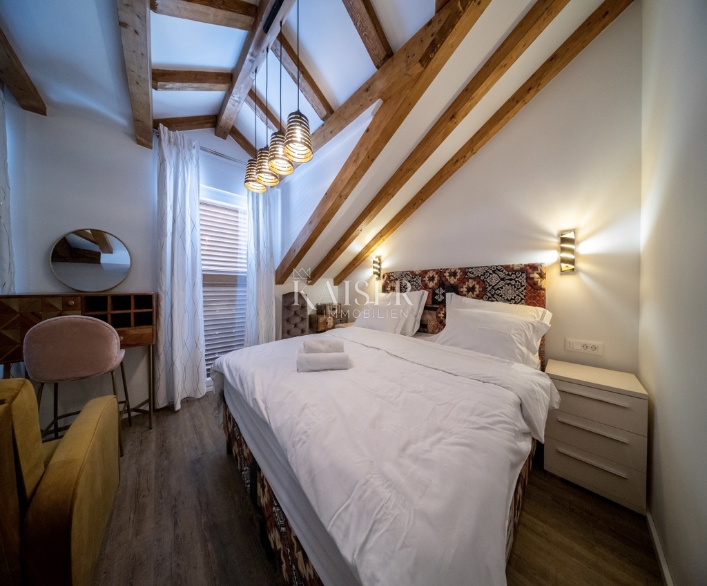 Appartamento ristorante fronte mare Casa a Rogoznica