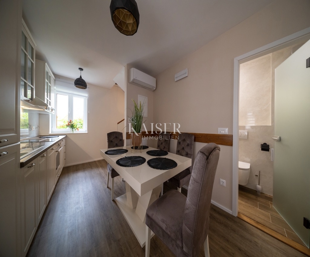 Appartamento ristorante fronte mare Casa a Rogoznica