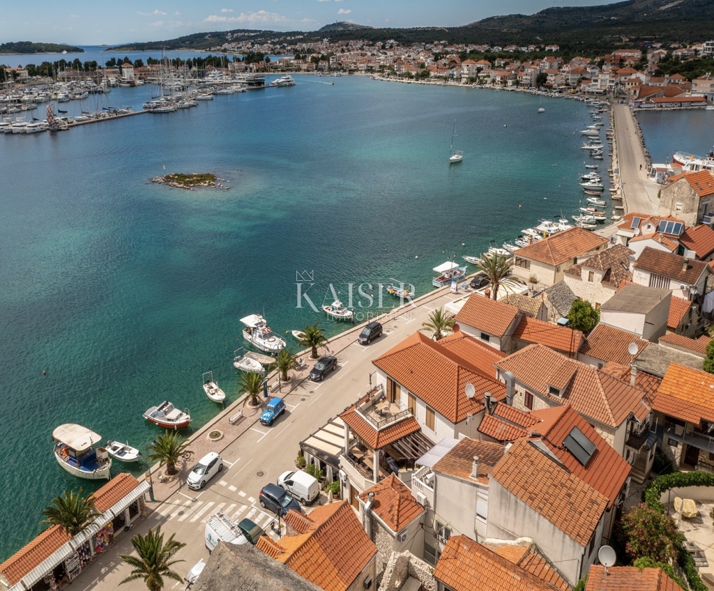 Appartamento ristorante fronte mare Casa a Rogoznica