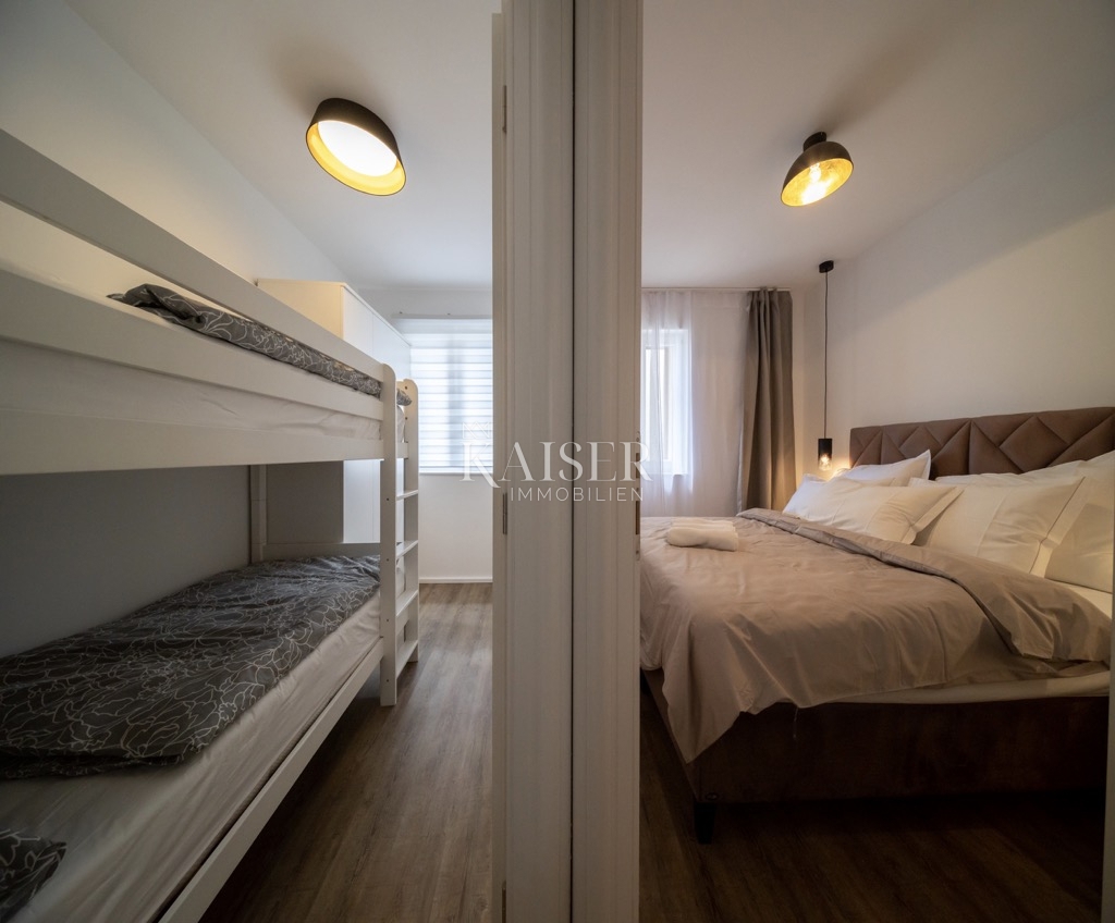 Appartamento ristorante fronte mare Casa a Rogoznica