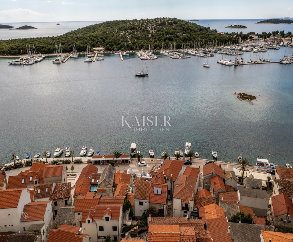 Appartamento ristorante fronte mare Casa a Rogoznica