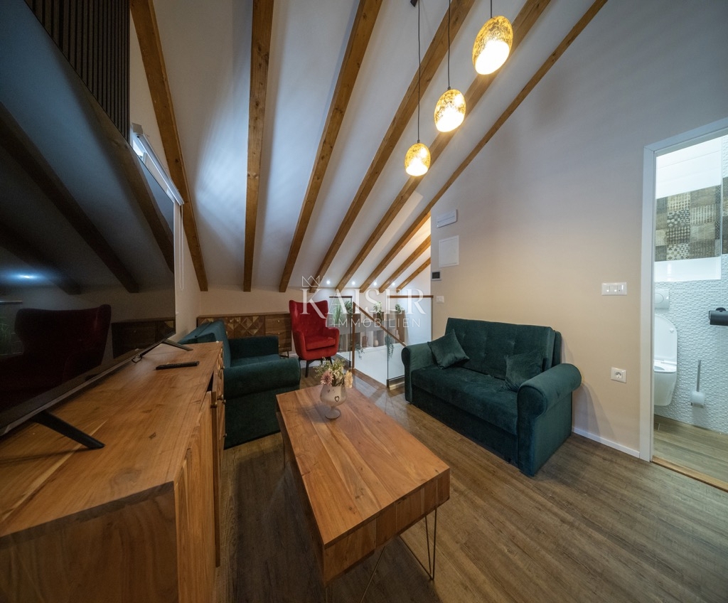 Appartamento ristorante fronte mare Casa a Rogoznica