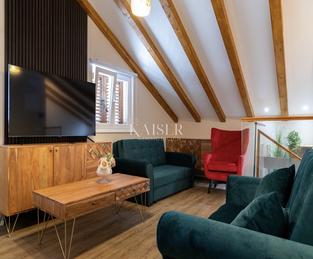 Appartamento ristorante fronte mare Casa a Rogoznica