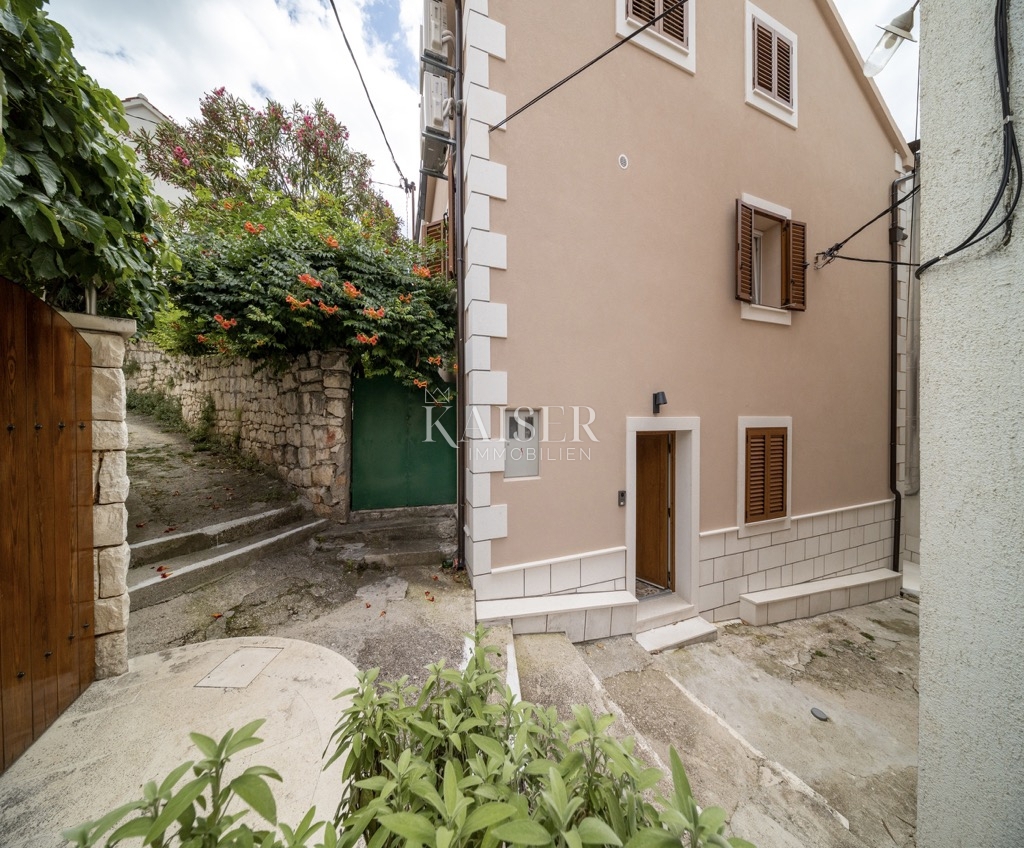 Appartamento ristorante fronte mare Casa a Rogoznica