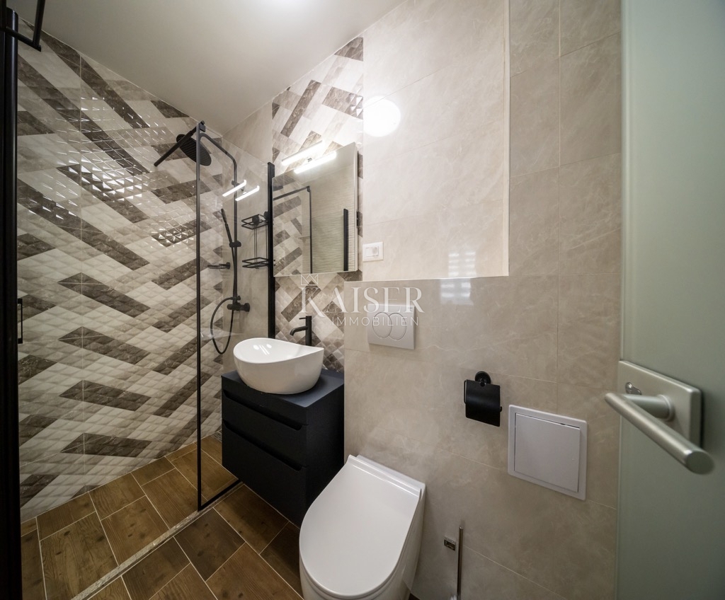 Appartamento ristorante fronte mare Casa a Rogoznica