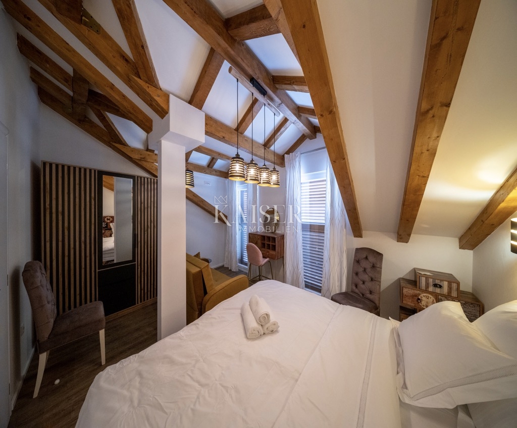 Appartamento ristorante fronte mare Casa a Rogoznica