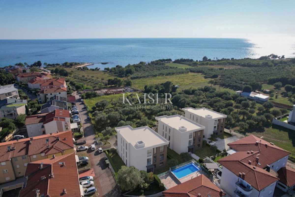 Istria, Umago, dintorni - appartamento in un nuovo edificio, 86m2, 300m dal mare, vista mare
