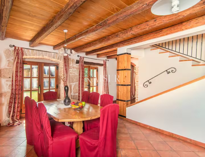 Istria, Marčana - casa rustica 180m2 con piscina