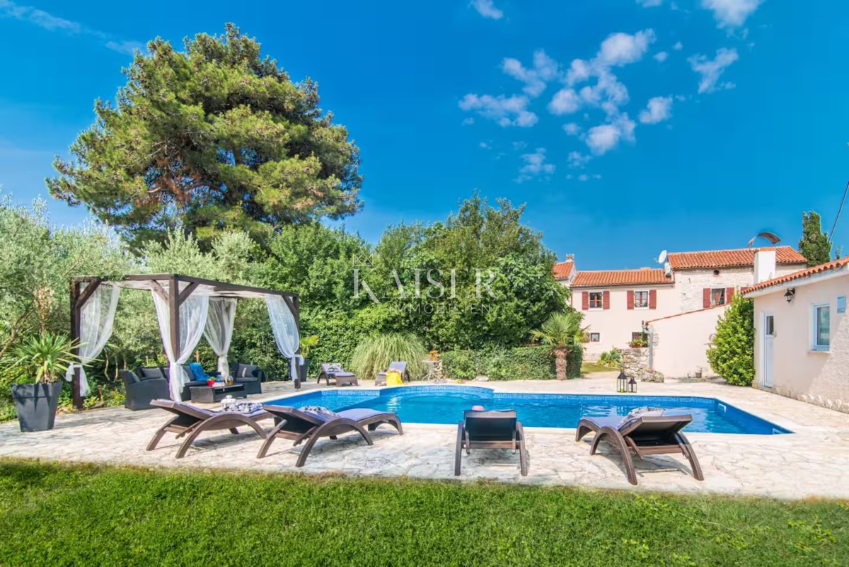 Istria, Marčana - casa rustica 180m2 con piscina