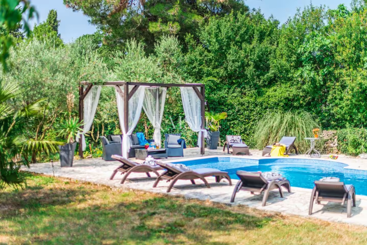 Istria, Marčana - casa rustica 180m2 con piscina