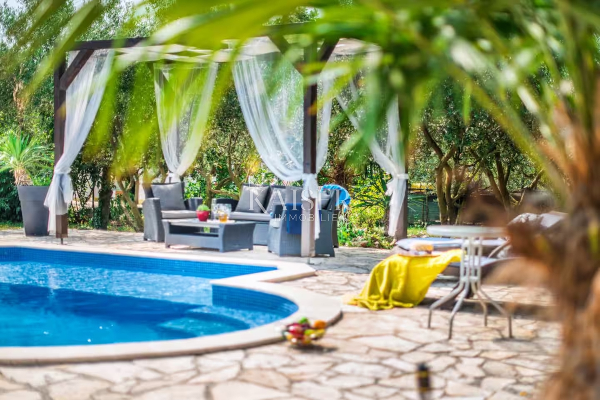 Istria, Marčana - casa rustica 180m2 con piscina