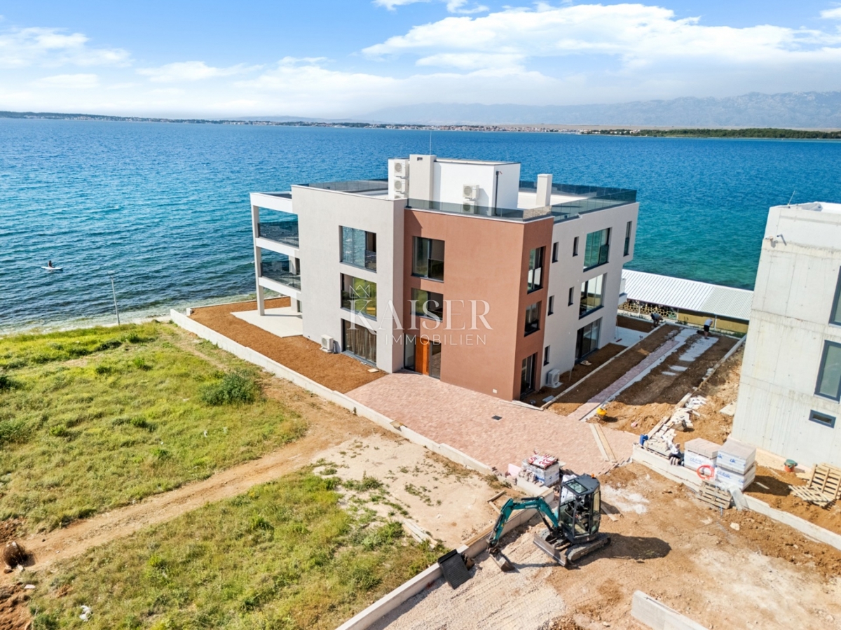 Zara – Privlaka | Appartamento duplex prima fila al mare con terrazza e parcheggio