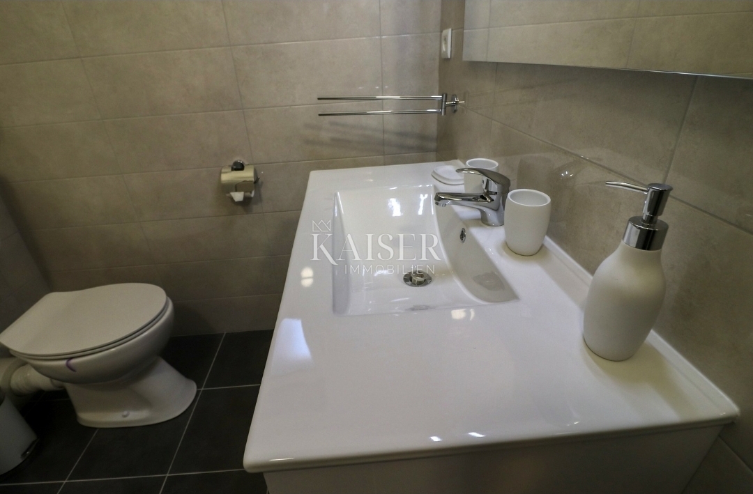 Zara, Vir: casa con 4 appartamenti a 100 metri dal mare